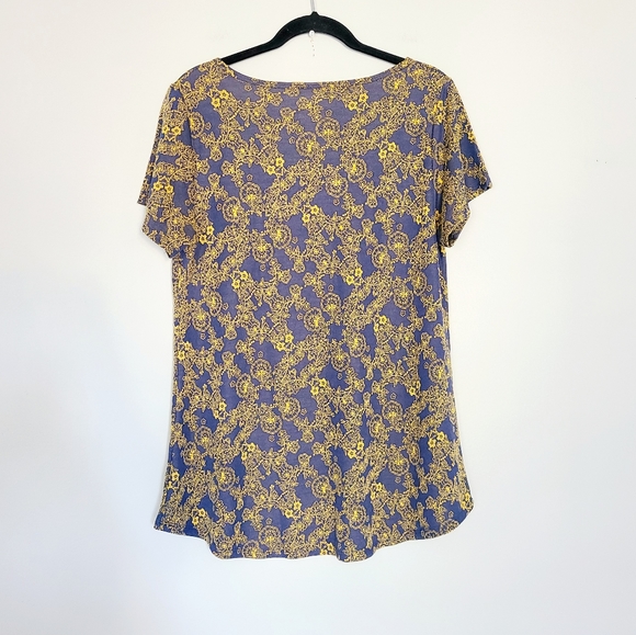 💐 3/$15 Lularoe Blue Tee Shirt Size L - Picture 2 of 3